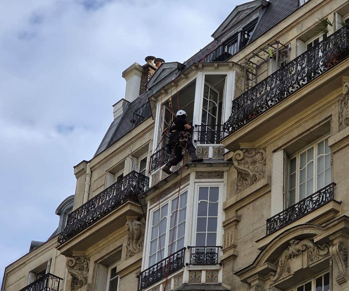 Intervention Charles Costa à Paris 13e — miroiterie, vitrerie et fenêtres